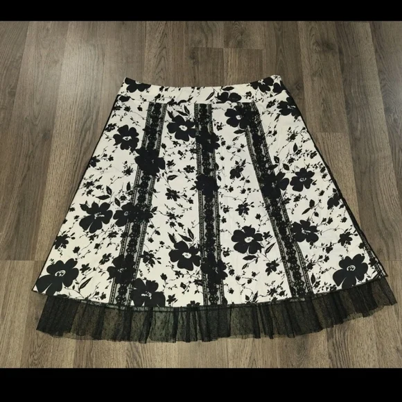 Erin B Womens Fashion Skirt Size 10 Floral Lace Skirt Side Zip (Eb29P) - Picture 1 of 4